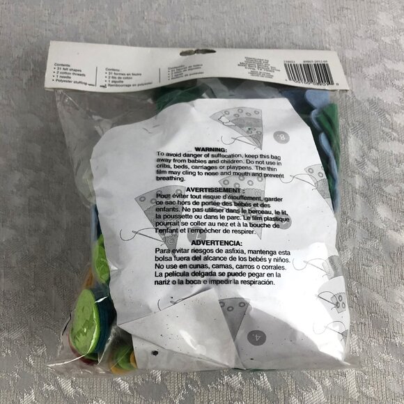 ArtMinds Felt Christmas Tree Pillow Applique Kit 35 pc Whimsical DIY Craft NWT - Picture 5 of 9